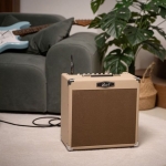 Cort gitárerősítő zengetővel, 30 Watt, Bluetooth, világos homok